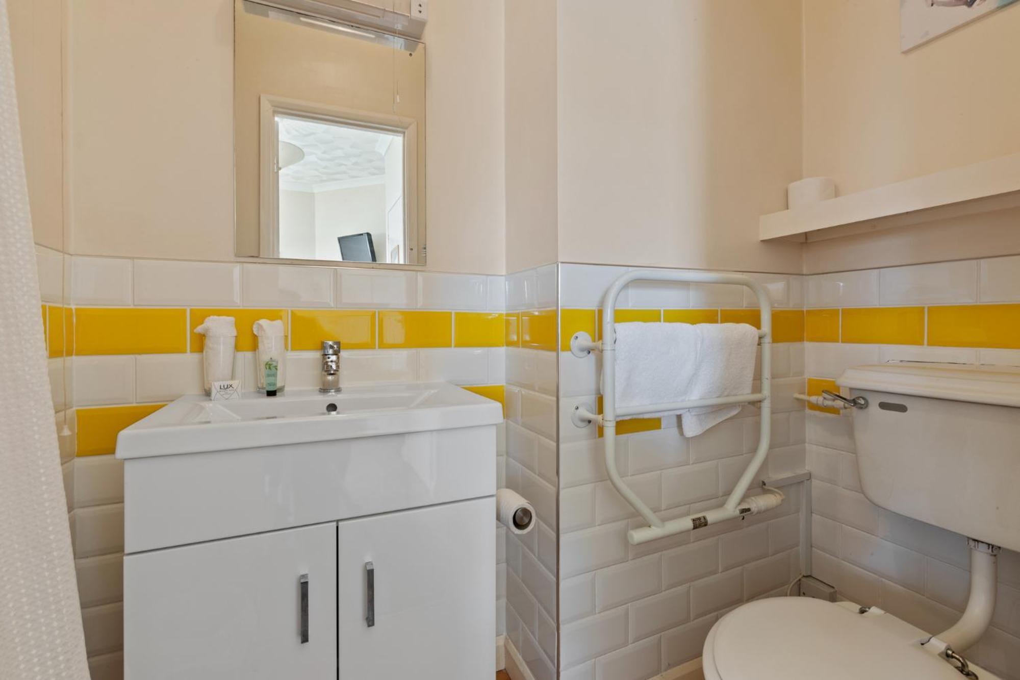 Anchor Guest House Haverfordwest Oda fotoğraf